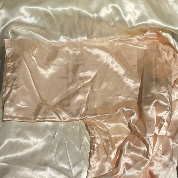 Maid of honor embroidered robe - Picture 3 of 3